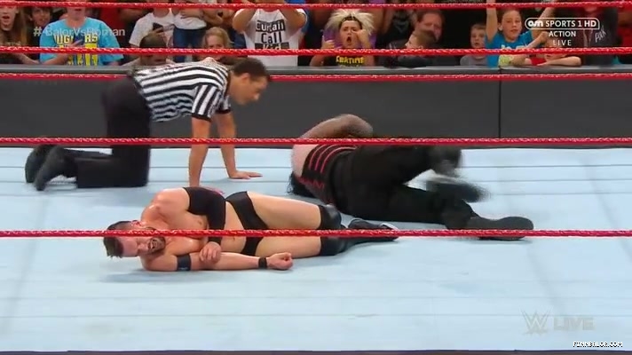 WWE_RAW_2017_05_15_5709.jpg