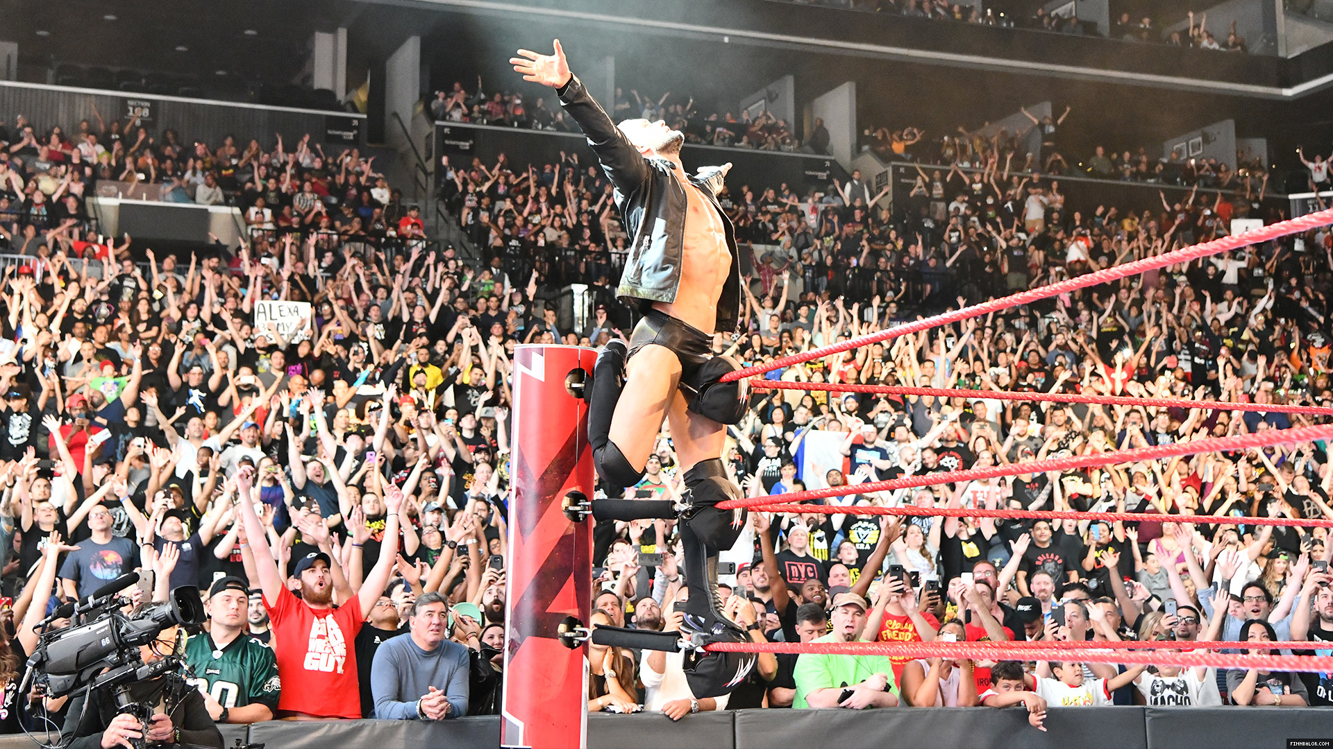 WWE_RAW_082018_FinnBalor2_1920x1080.jpg