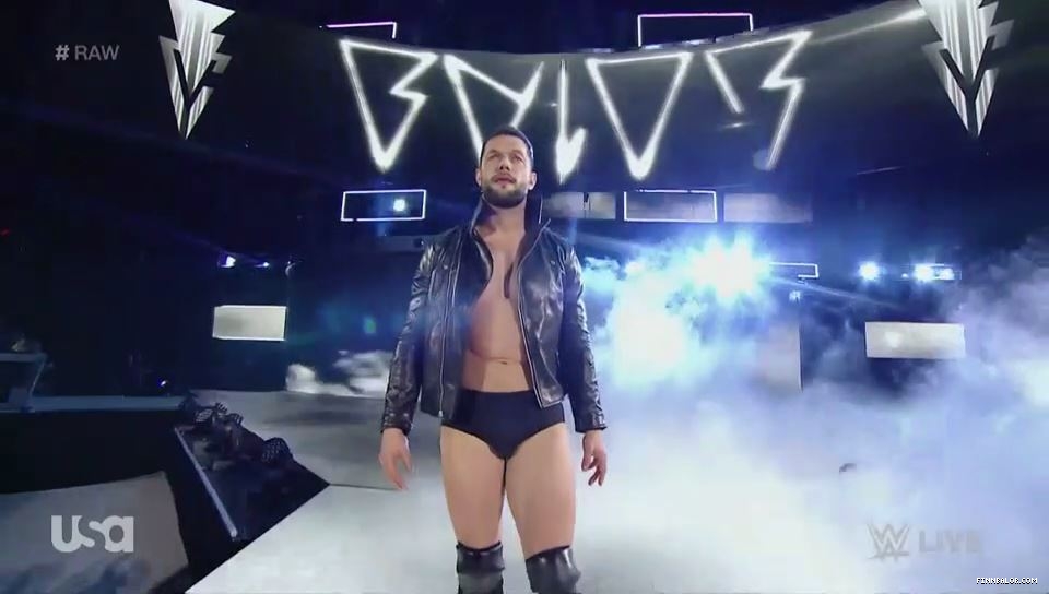 WWE_RAW_2017_04_17_720p_HDTV_x264-Ebi_mp4_000148222.jpg
