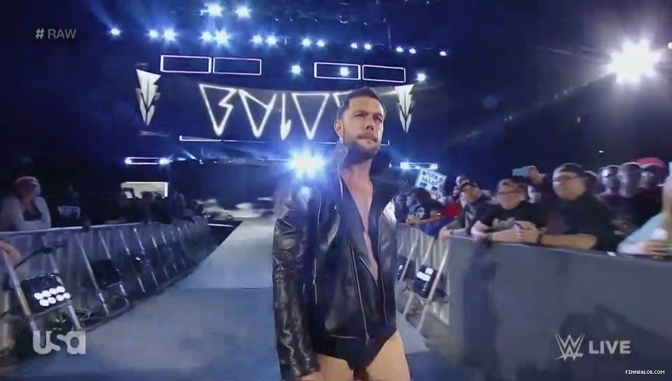 WWE_RAW_2017_04_17_720p_HDTV_x264-Ebi_mp4_000161245.jpg
