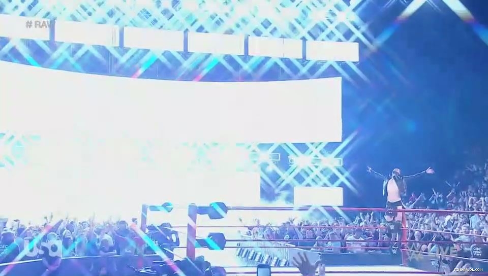 WWE_RAW_2017_04_17_720p_HDTV_x264-Ebi_mp4_000185343.jpg