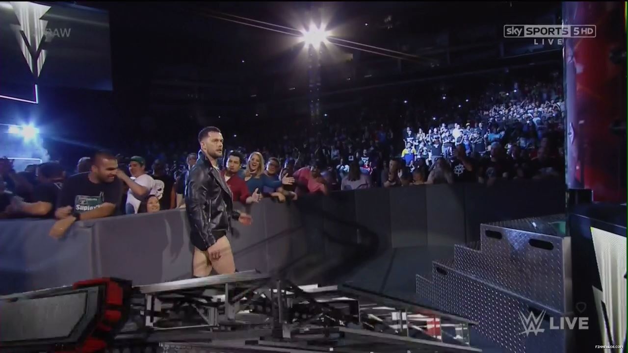 WWE_Raw_05_01_17_720p_HDTV_H264-XWT_mp4_006607988.jpg