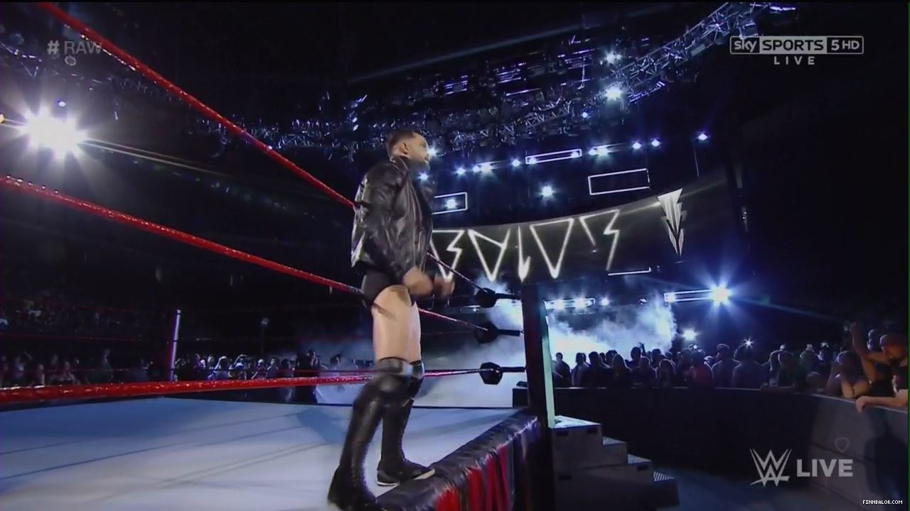 WWE_Raw_05_01_17_720p_HDTV_H264-XWT_mp4_006625717.jpg
