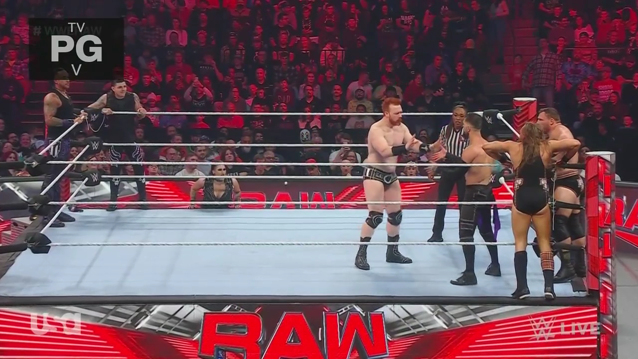 WWE_Monday_Night_Raw_2022_11_21_720p_HDTV_x264-NWCHD_mp4_000864862.png
