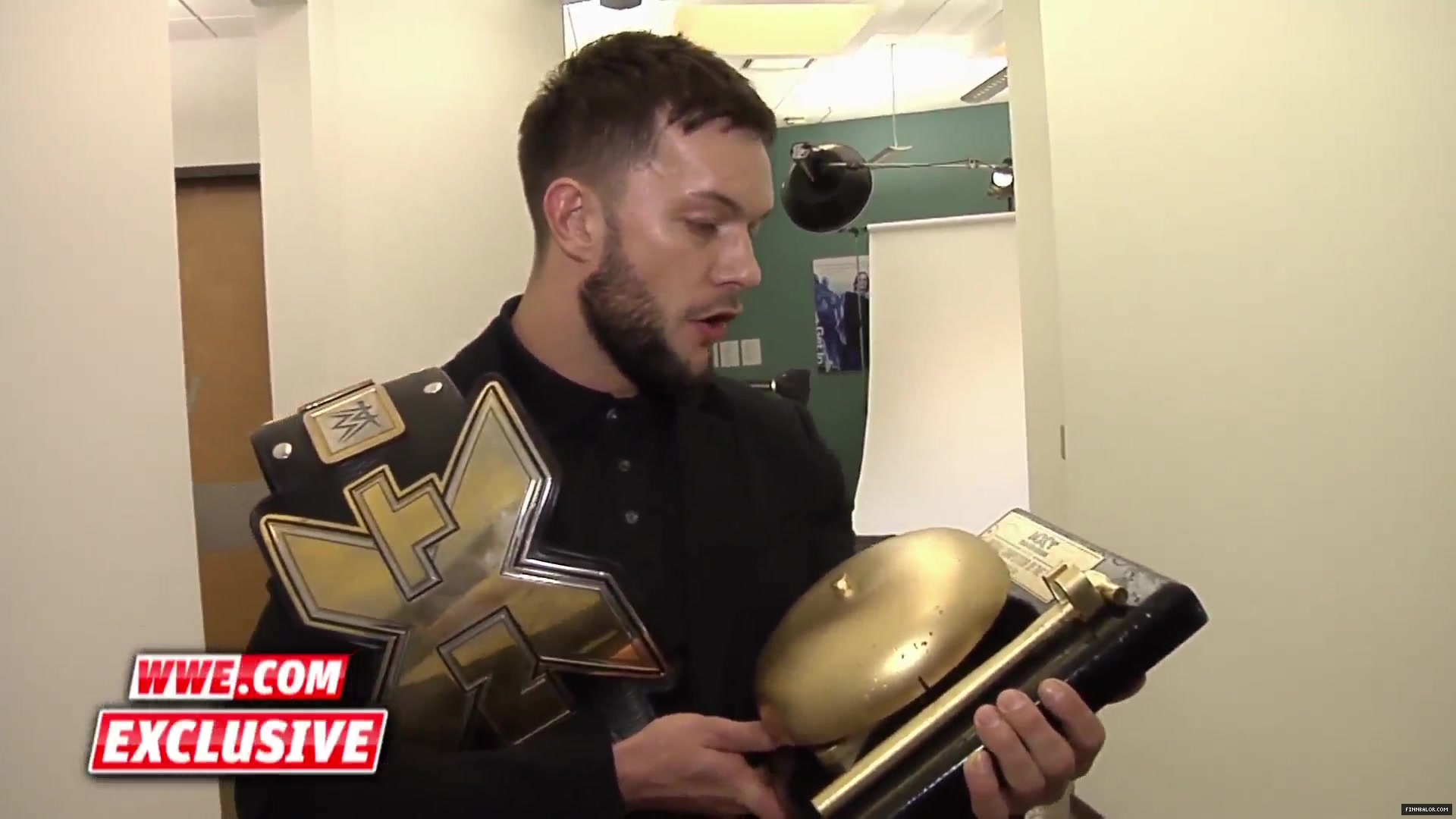 Finn_Balor_accepts_the_Overall_Competitor_of_2015_NXT_Year-End_Award__January_132C_2016_12.jpg