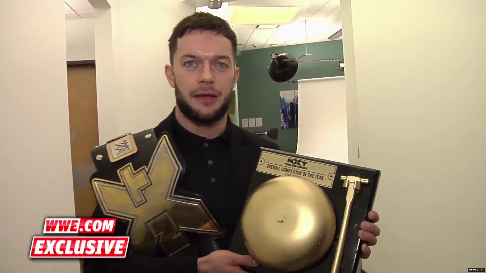 Finn_Balor_accepts_the_Overall_Competitor_of_2015_NXT_Year-End_Award__January_132C_2016_20.jpg