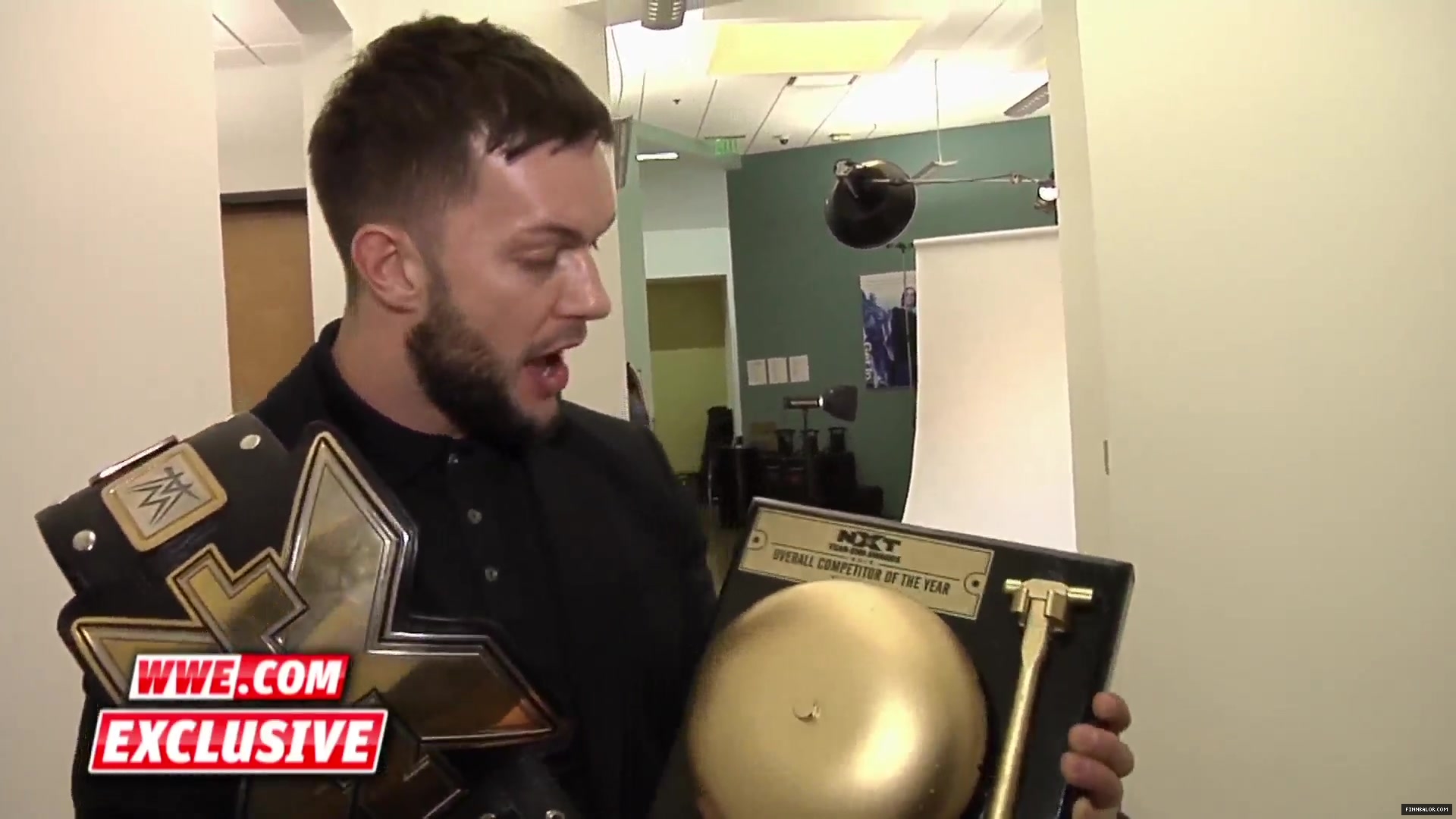Finn_Balor_accepts_the_Overall_Competitor_of_2015_NXT_Year-End_Award__January_132C_2016_21.jpg