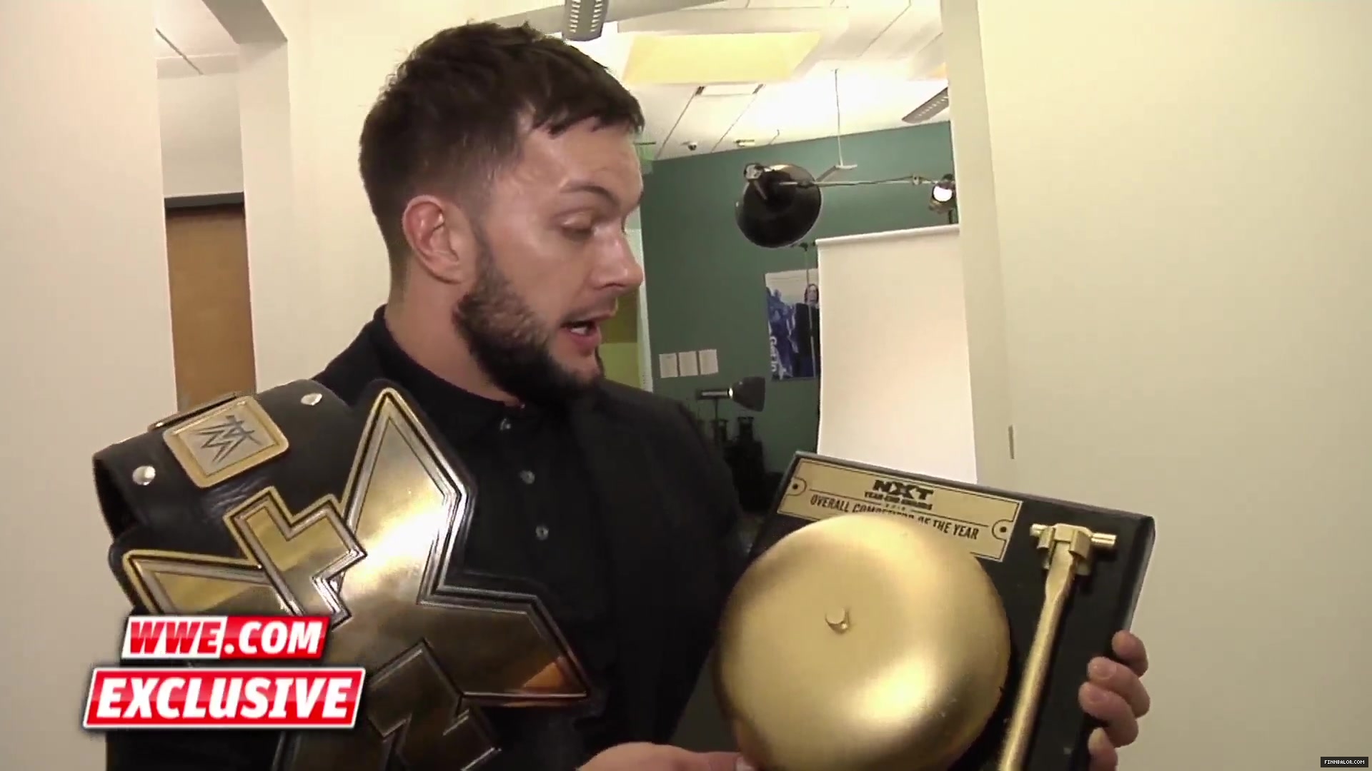 Finn_Balor_accepts_the_Overall_Competitor_of_2015_NXT_Year-End_Award__January_132C_2016_23.jpg