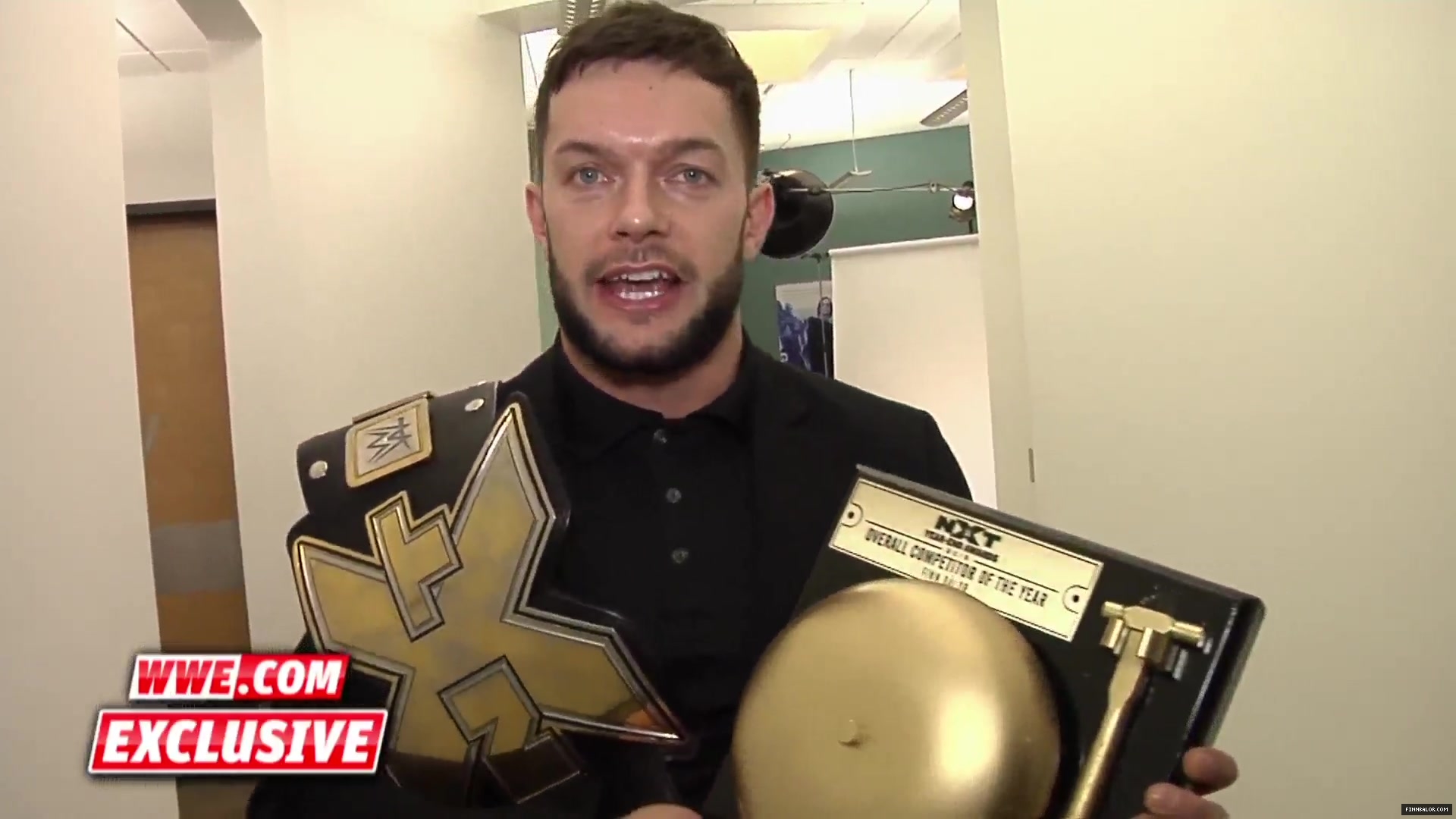 Finn_Balor_accepts_the_Overall_Competitor_of_2015_NXT_Year-End_Award__January_132C_2016_24.jpg