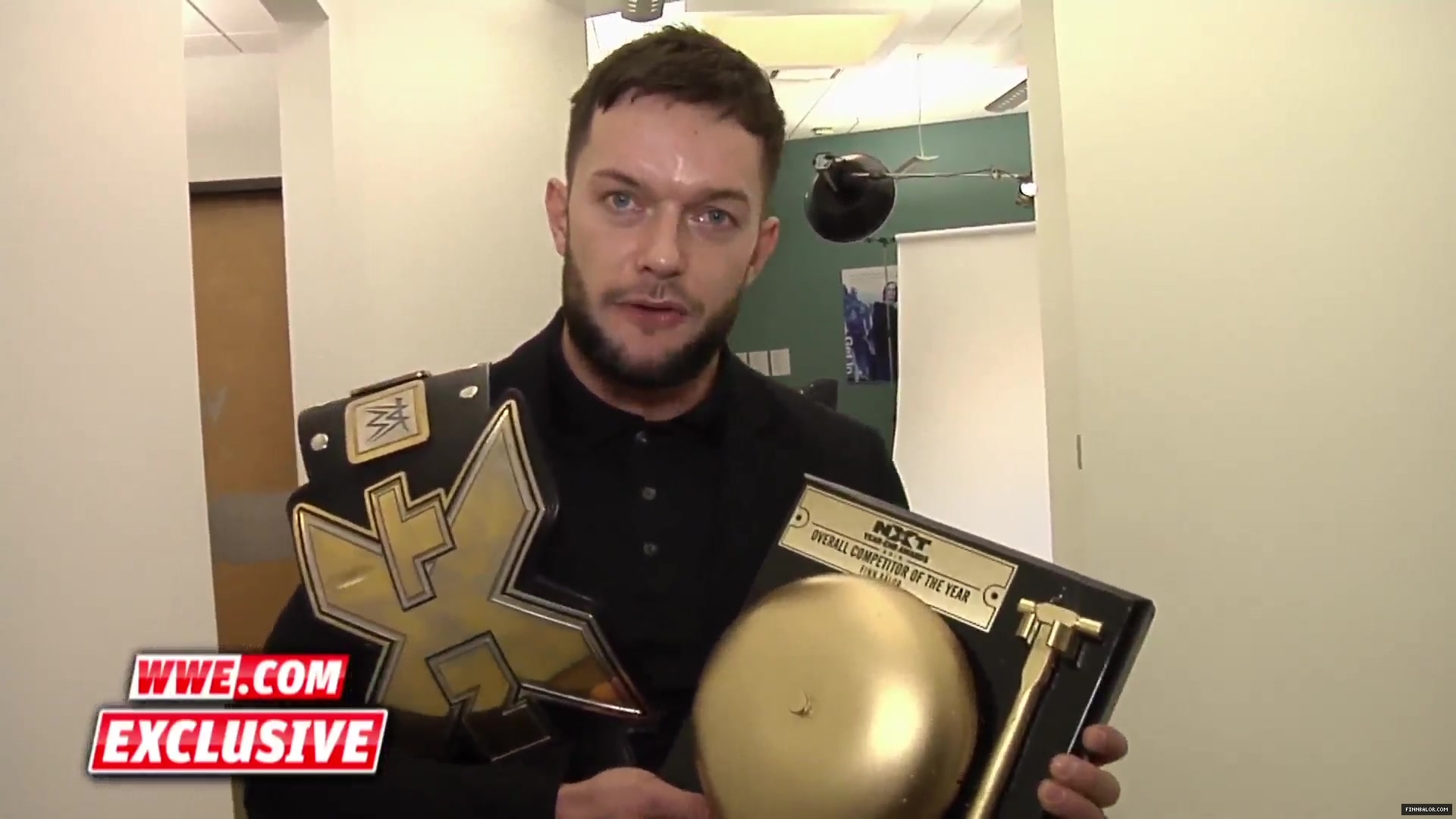 Finn_Balor_accepts_the_Overall_Competitor_of_2015_NXT_Year-End_Award__January_132C_2016_26.jpg