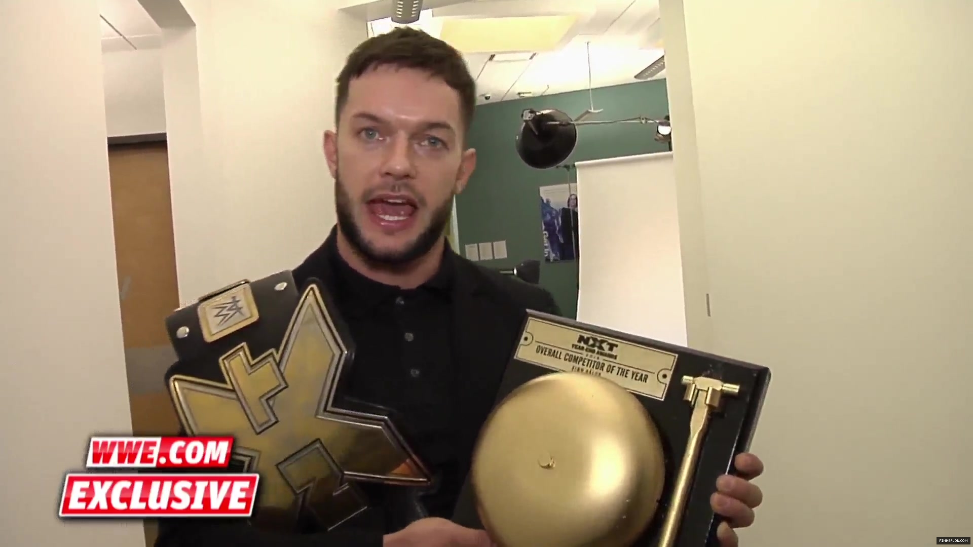 Finn_Balor_accepts_the_Overall_Competitor_of_2015_NXT_Year-End_Award__January_132C_2016_28.jpg