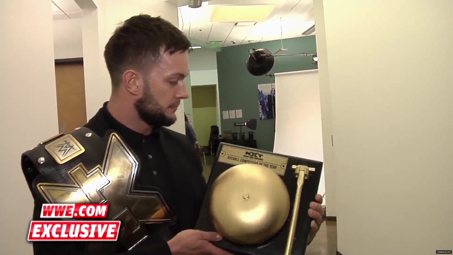 Finn_Balor_accepts_the_Overall_Competitor_of_2015_NXT_Year-End_Award__January_132C_2016_29.jpg