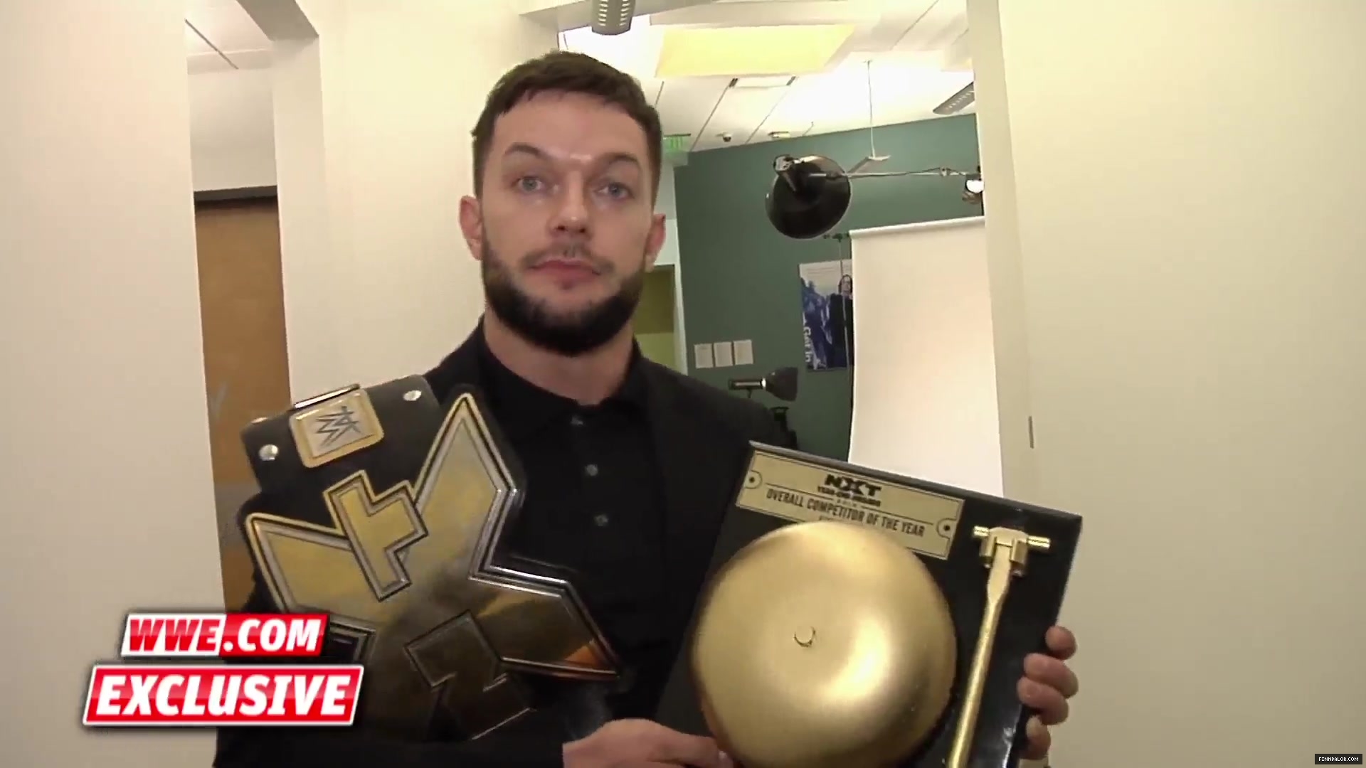 Finn_Balor_accepts_the_Overall_Competitor_of_2015_NXT_Year-End_Award__January_132C_2016_30.jpg