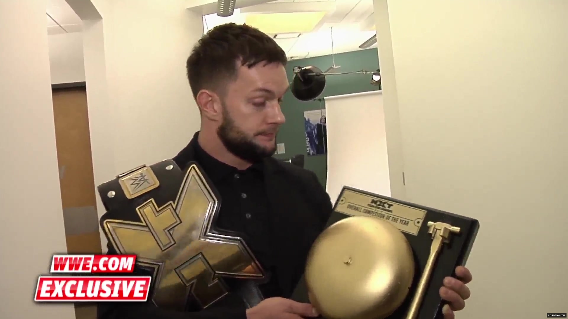 Finn_Balor_accepts_the_Overall_Competitor_of_2015_NXT_Year-End_Award__January_132C_2016_31.jpg