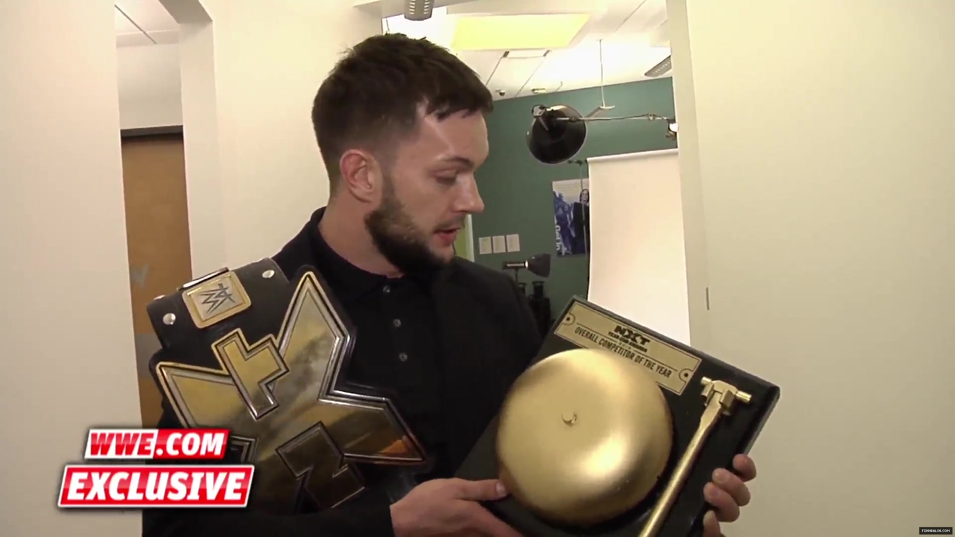 Finn_Balor_accepts_the_Overall_Competitor_of_2015_NXT_Year-End_Award__January_132C_2016_35.jpg