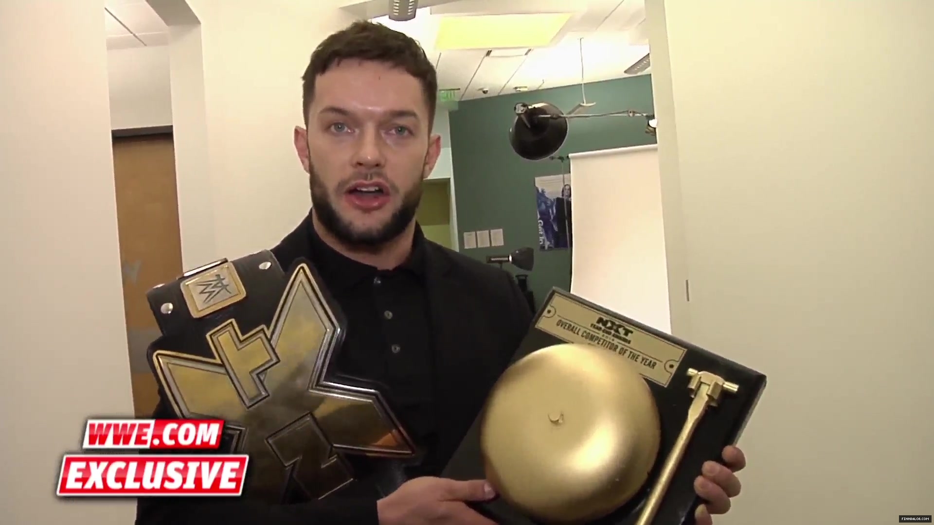 Finn_Balor_accepts_the_Overall_Competitor_of_2015_NXT_Year-End_Award__January_132C_2016_36.jpg