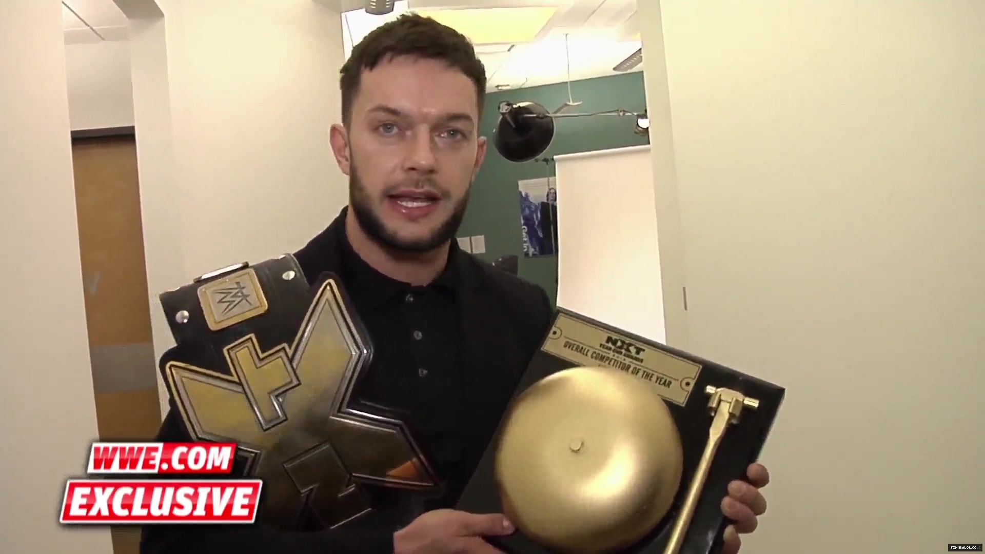 Finn_Balor_accepts_the_Overall_Competitor_of_2015_NXT_Year-End_Award__January_132C_2016_37.jpg