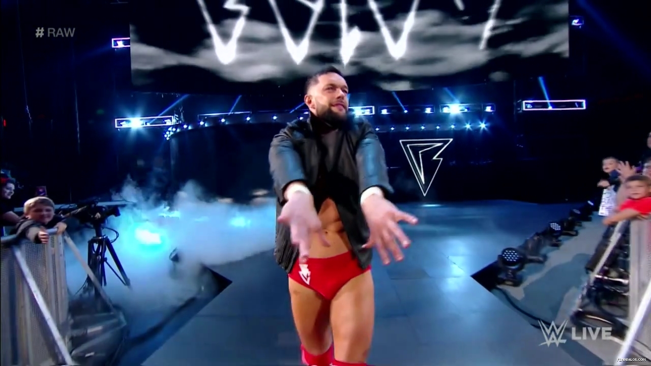 WWE_RAW_2019_03_18_720p_HDTV_x264-Star_mp40061.jpg