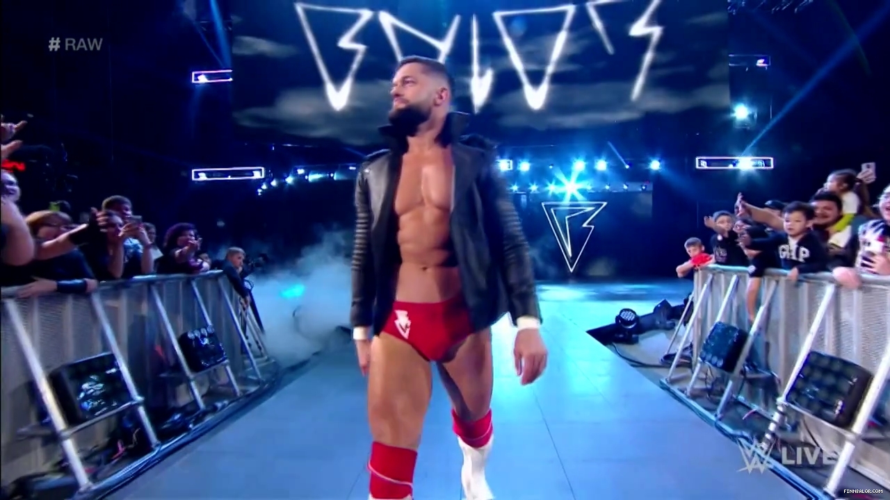 WWE_RAW_2019_03_18_720p_HDTV_x264-Star_mp40063.jpg
