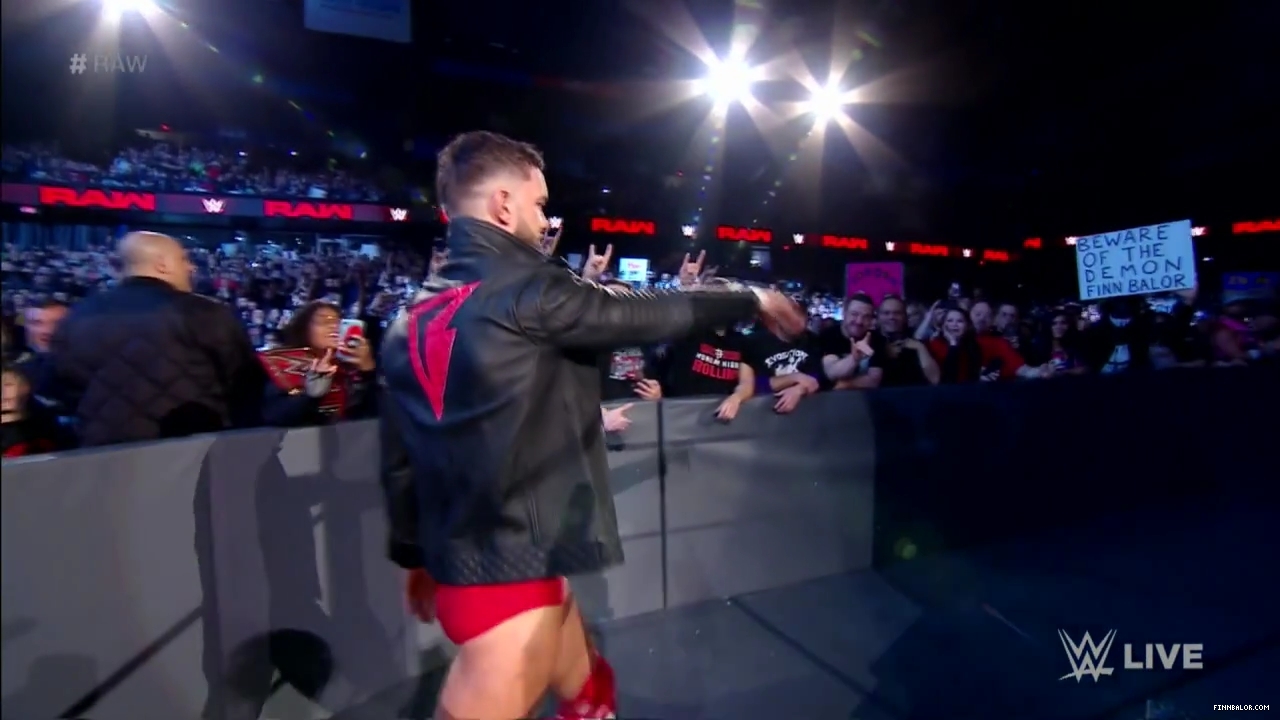 WWE_RAW_2019_03_18_720p_HDTV_x264-Star_mp40074.jpg