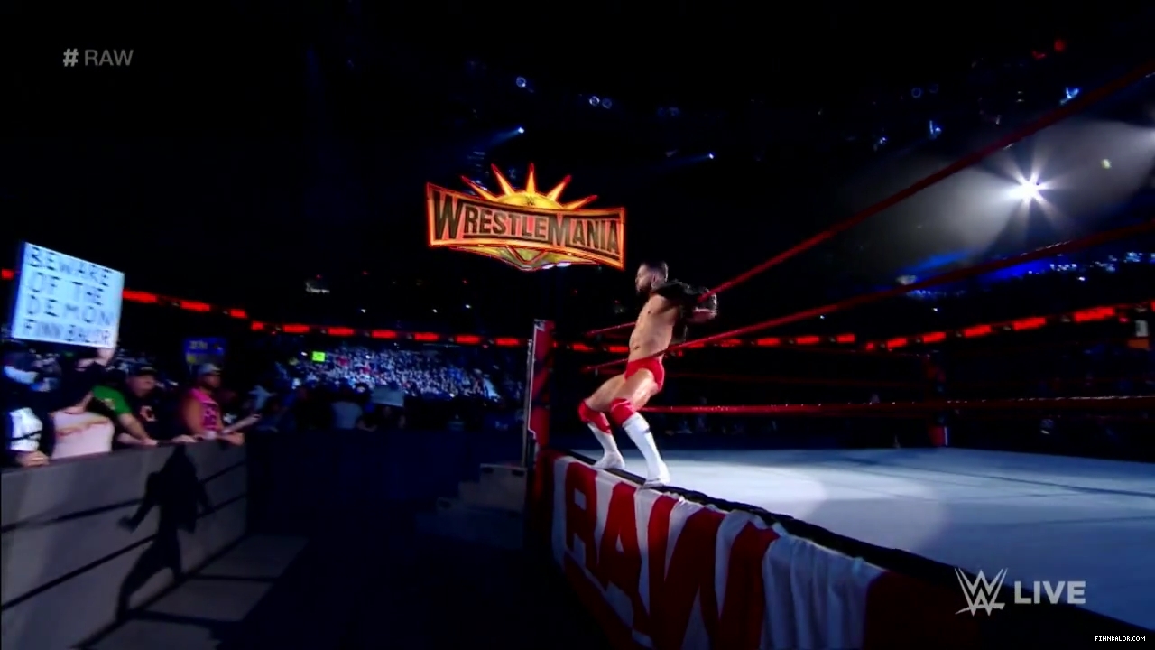 WWE_RAW_2019_03_18_720p_HDTV_x264-Star_mp40081.jpg